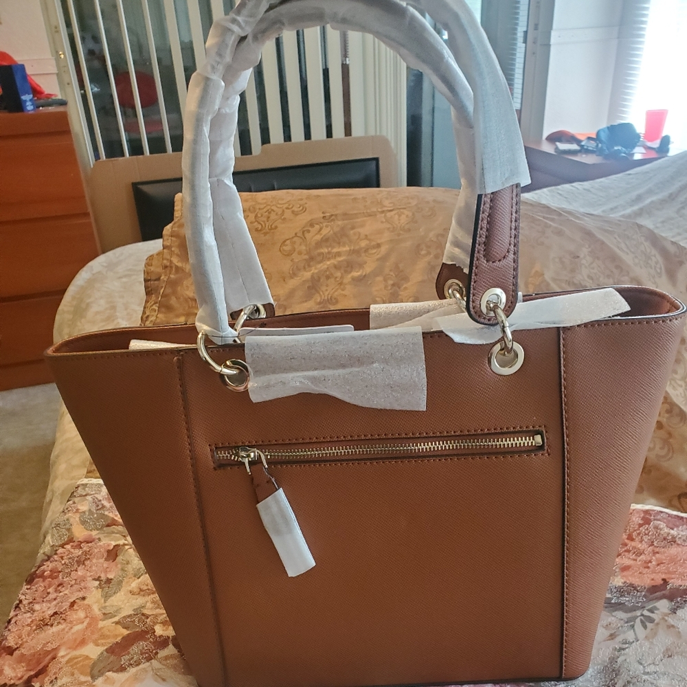 GUESS TOTE - Picture 2 of 3